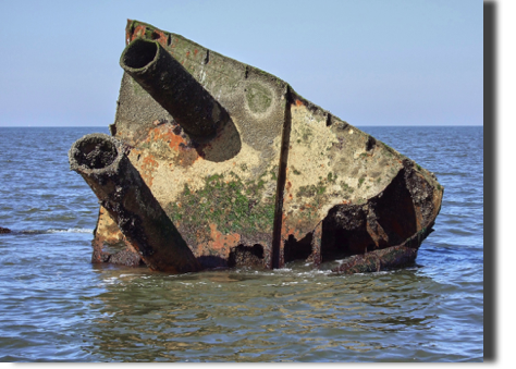 Bug mit Kettenfuehrungsrohren Bug mit Kettenfuehrungsrohren